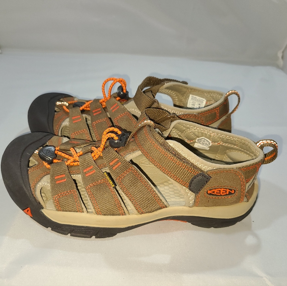 Kids KEEN Newport H2 Sport Sandals Size: 4 Color: Brown